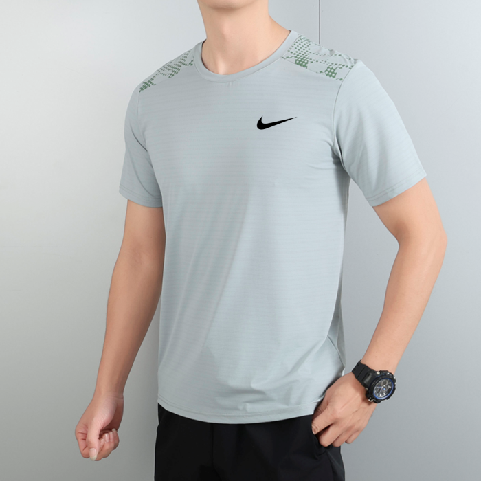 T-Shirt Nike – Bleu Motif épaule C 2